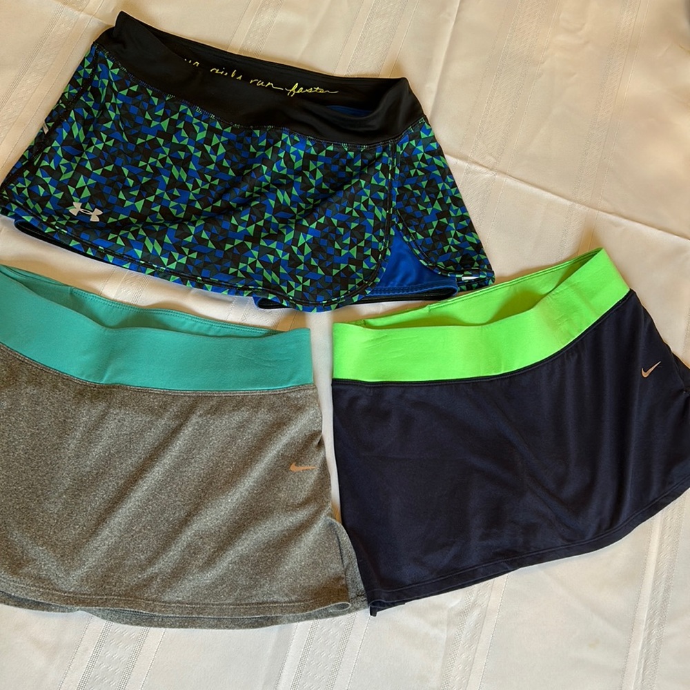 Activewear bundle Under Armour, Nike 3 medium tennis skirts, skirts